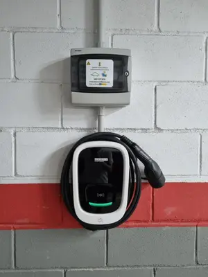 a telephone is plugged into a brick wall at QEhome - confort, parking y cargador EV en el centro de Manresa in Manresa