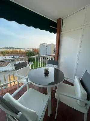 a balcony with a table and chairs on a balcony at Apartamento en el centro urbano in Vilanova i la Geltrú