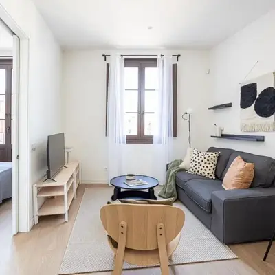 Modern 1 bedroom apartments near Parallel
