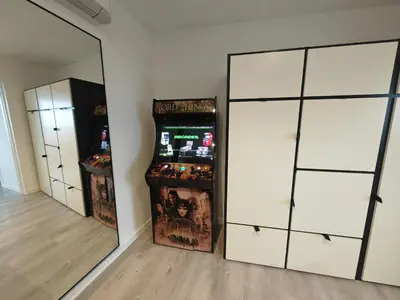 a room with a mirror and a video game machine at Apartamento con vistas al mar in Viladecáns