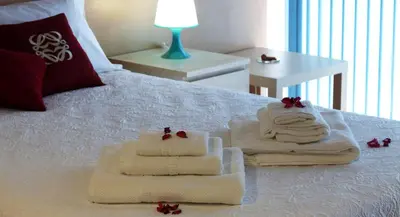 a bed with folded towels on top of it at Apartamento Granollers in Granollers