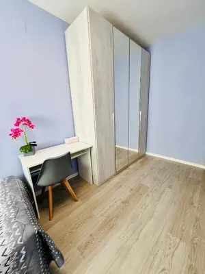 a bedroom with a desk and a chair and a mirror at Precioso apartamento al lado de Barcelona centro in Sant Feliu de Llobregat