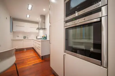 a kitchen with a stainless steel oven in a kitchen at Apartamento de 3 habitaciones en Sant Antoni in Barcelona