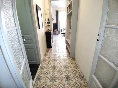 a hallway with a door and a tile floor at Spacious aptmt close to Pl Universidad and Pl Catalunya, 2,5 bedrooms, balcony, heating, elevator Min 31 nights in Barcelona