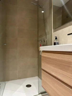 a bathroom with a shower and a sink at Apartamento en Pedralbes in Barcelona