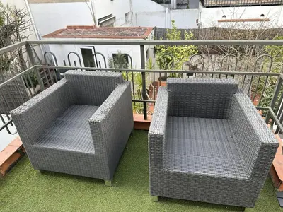 two wicker chairs sitting on top of a balcony at L'Esglesia 3 in Arenys de Mar