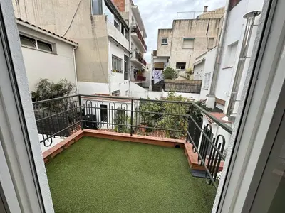 a balcony with a green floor in a building at L'Esglesia 3 in Arenys de Mar