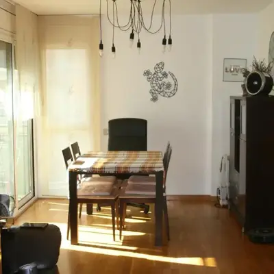 Alojamiento entero luminoso y bien ubicado en Terrassa Barcelona 3habitaciones 2baños