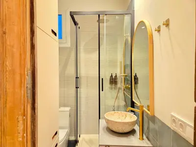 a bathroom with a glass shower and a bowl sink at Stunning APT WiFi 6 min Sagrada Familia 2BR in Barcelona