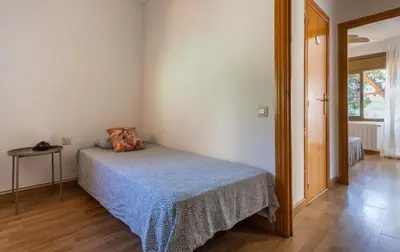 a small bedroom with a bed and a table at Apartamento en castelldefels in Castelldefels
