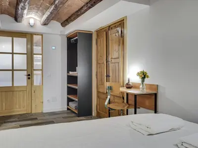 a bedroom with a bed and a desk at Concordia - Beautiful flat, spacious, central 4 rooms , 2 bath in Barcelona