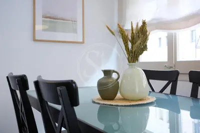 a hallway with a mirror and a living room at Céntrico apartamento in Barcelona