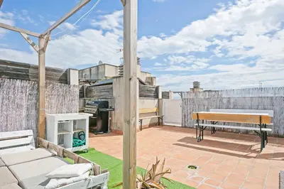 a patio with a grill and a table on a patio at Apartamento Cubelles Molí Baix in Cubelles