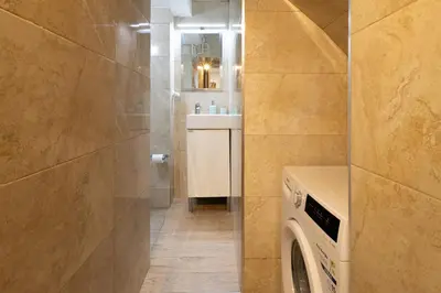 a washer and dryer in a bathroom with a sink at Apartamento 3 hab Fira de Bcn a 20 minutos de Bcn Centro in Hospitalet de Llobregat