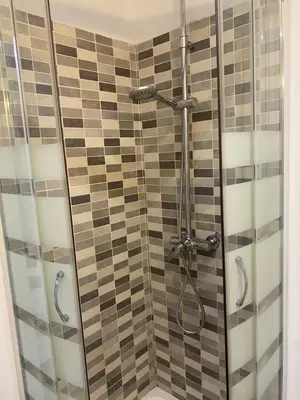 a bathroom with a shower with a glass door at Apartamento Barcelona in Barcelona