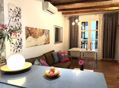 a living room with a couch and a table at Blasco de Garay: acogedor apartamento en el corazón de Poble-sec in Barcelona