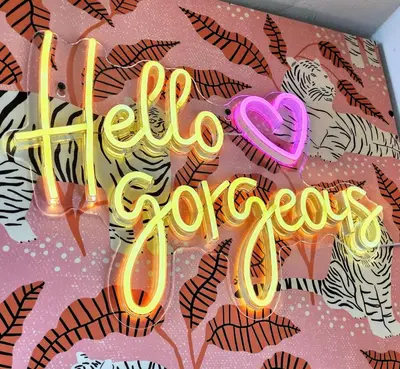 a neon sign that says beocooco in a window at Groovy Feelin' Studio in Esplugues de Llobregat