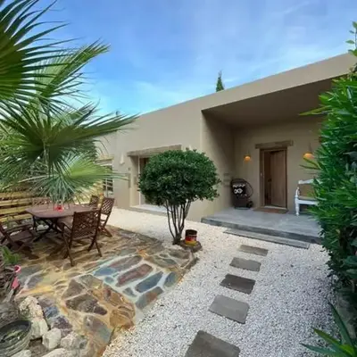 Stylish & idyllic Finca with private garden 5 min walking from South Beach Barcelona in Gava Mar