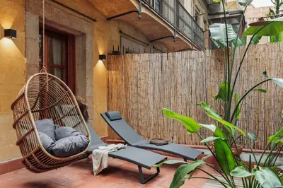 a patio with a table and chairs and plants at Komodo - 3 bedrooms and terrace in El Born in Barcelona