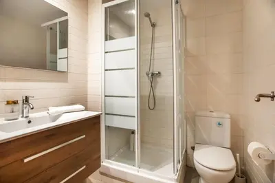 a bathroom with a shower and a toilet and a sink at Mai&Maud Fira Apartment in Hospitalet de Llobregat
