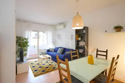 a living room with a table and a blue couch at Acogedor apartamento en Barcelona in Barcelona