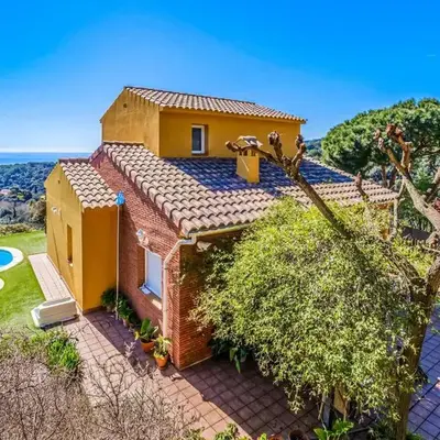 Stunning Home In Arenys De Munt