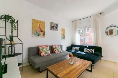 a living room with a couch and a table at 1º Apartamento 3 hab 15' Barcelona centro 8' Playa in Sant Adria de Besos