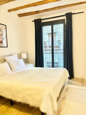 a bedroom with a large bed and a window at Piso con dos habitaciones con camas dobles y terrazas en el Poblenou in Barcelona