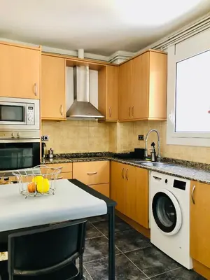 a kitchen with a sink and a washing machine at Habitación privada junto al mar en la Barceloneta in Barcelona