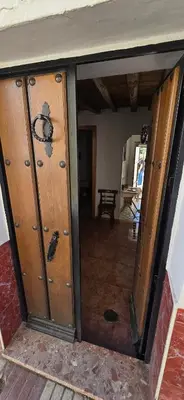 an open door to a room with a room at Metrópolis in Barcelona