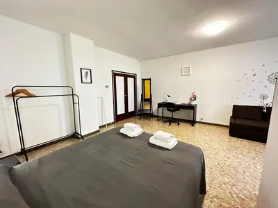 a bedroom with a bed and a living room at Acogedoras habitaciones Sepulveda in Barcelona