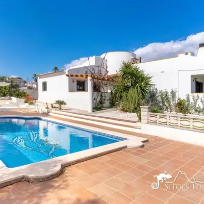 Villa Caliza in Cunit with Private Pool and large garden - air conditioning in bedroom