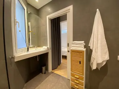 a bathroom with a sink and a mirror at PISO FILIPPO in Barcelona