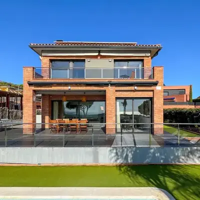 Stylish villa with saltwater pool