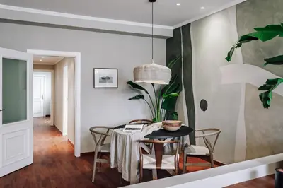 a dining room table with chairs and a potted plant at Holo - 2 bedrooms in Eixample Dreta in Barcelona