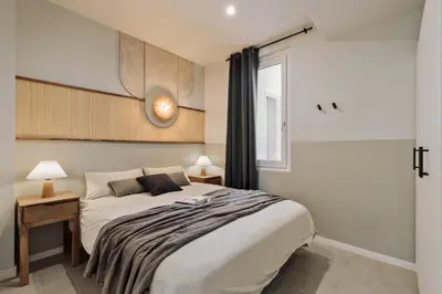 a bedroom with a large bed with two lamps at Nal - 2 bedrooms, office and balcony in Eixample Dreta in Barcelona