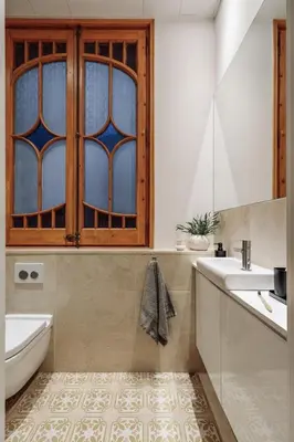 a bathroom with a sink and a window at Claes - 2 bedrooms and balcony in Sant Gervasi - La Bonanova in Barcelona