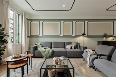 a dining room with a table and chairs at Mavi - 2 bedrooms and balcony in Eixample Dreta in Barcelona