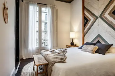 a dining room with a table and four chairs at Depok - 2 bedrooms and balcony in Eixample Dreta in Barcelona
