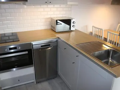 a kitchen with a counter with a sink and a microwave at Winahost Loft en casa compartida en Cabrils in Cabrils