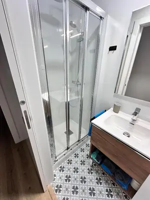 a bathroom with a shower and a sink at Habitación premium in Vilanova i la Geltrú