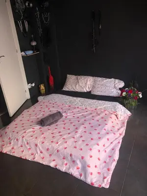 a bedroom with a pink bed with hearts on it at Piso para pareja in Barcelona