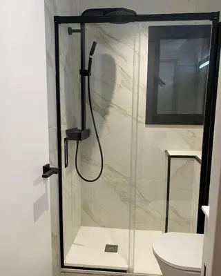 a shower with a glass door in a bathroom at Habitación Grande en Apartamento Compartido in Sant Boi del Llobregat