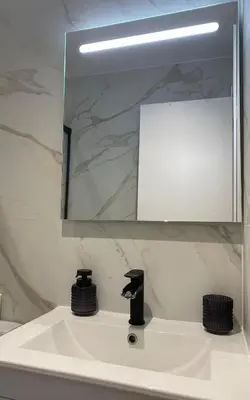 a bathroom sink with a mirror and a faucet at Habitación Grande en Apartamento Compartido in Sant Boi del Llobregat