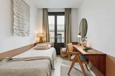a kitchen and dining room with a table and chairs at Piano - 2 bedrooms and terrace in Ciutat Vella in Barcelona