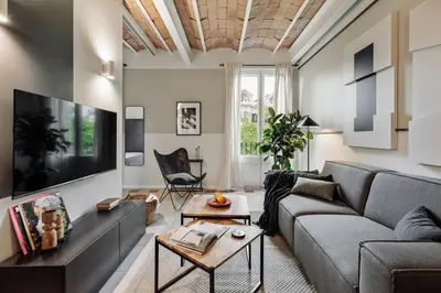 a bedroom with a large bed and a mirror at Andy - 2 bedrooms and office and balcony in Eixample Dreta in Barcelona