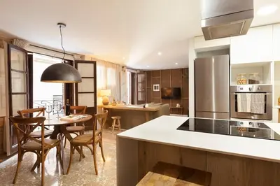 a kitchen and dining room with a table and chairs at Amandi - 2 bedrooms in Gràcia in Barcelona