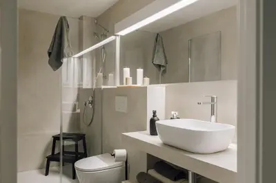 a kitchen and dining room with a table and chairs at Haring - 2 bedrooms in Gràcia in Barcelona