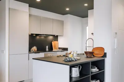 a kitchen and dining room with a table and chairs at Haring - 2 bedrooms in Gràcia in Barcelona