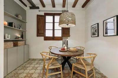 a kitchen and dining room with a table and chairs at Pano - 2 bedrooms in St Pere Sta Caterina i Ribera in Barcelona
